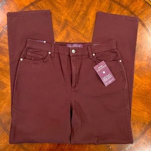 Gloria Vanderbilt Amanda Burgundy Jeans. NWT. Size 10.